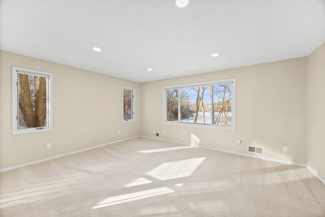 Upper level living room - 17800 Frommes Cir