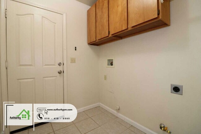 Building Photo - 2928 Salmonberry Dr
