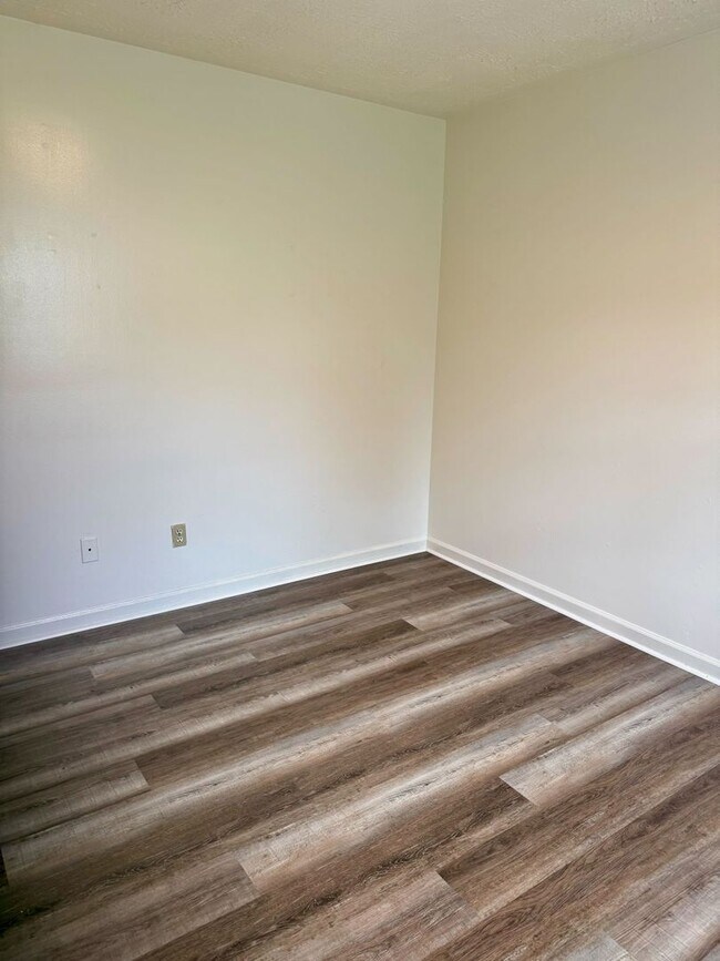 Building Photo - Fully Updated Duplex in Blacksburg