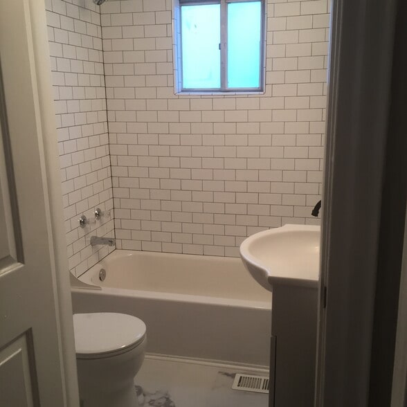 Building Photo - 3323 Emerson Ave