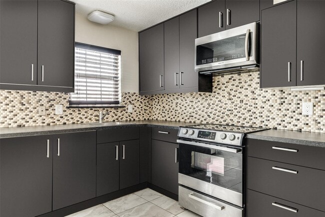 Building Photo - 5086 Matilda St