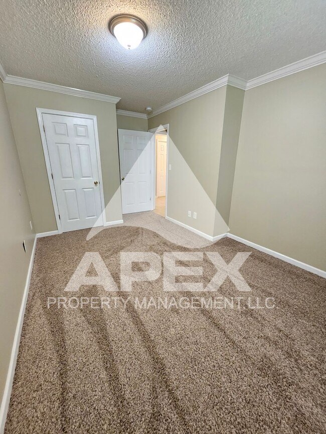 Building Photo - MOVE-IN SPECIAL!! NO RENT UNTIL APRIL! - 3 Bd | 2 Ba Top Floor Condo in West Knoxville!