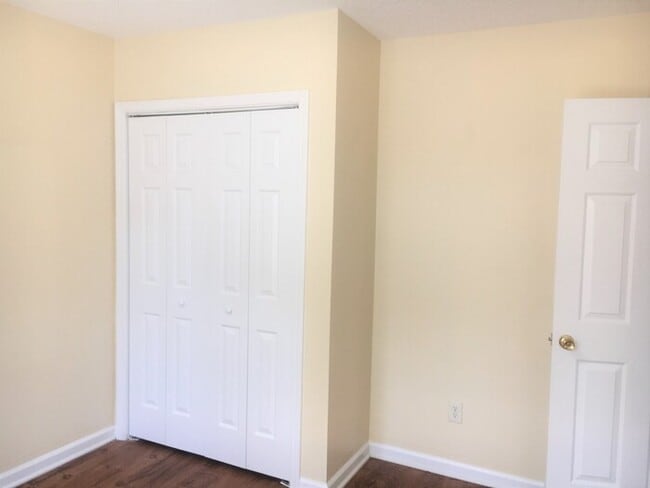Building Photo - Cute one level Cottage 3 BR home close to ...