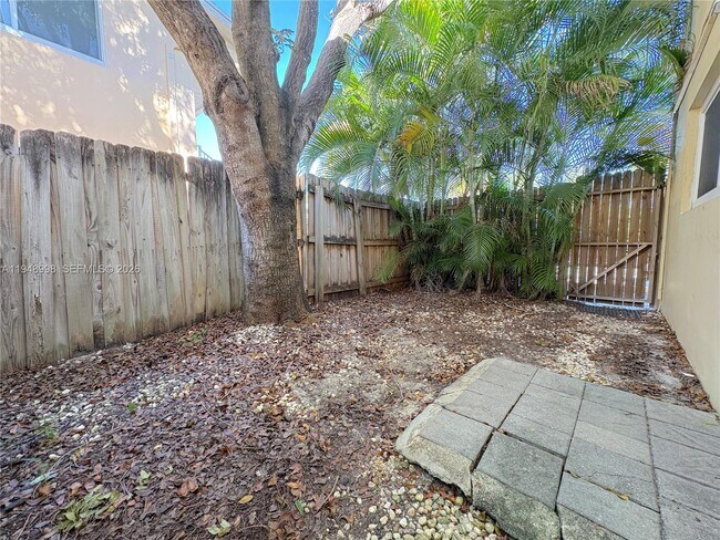 Building Photo - 2901 Middle River Dr