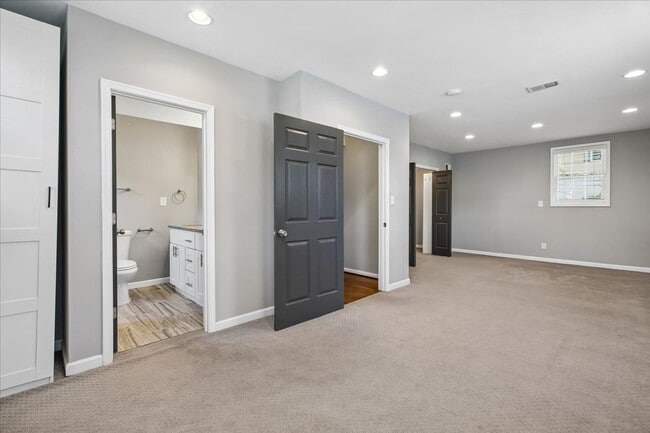 Building Photo - 3801 Denfeld Ave