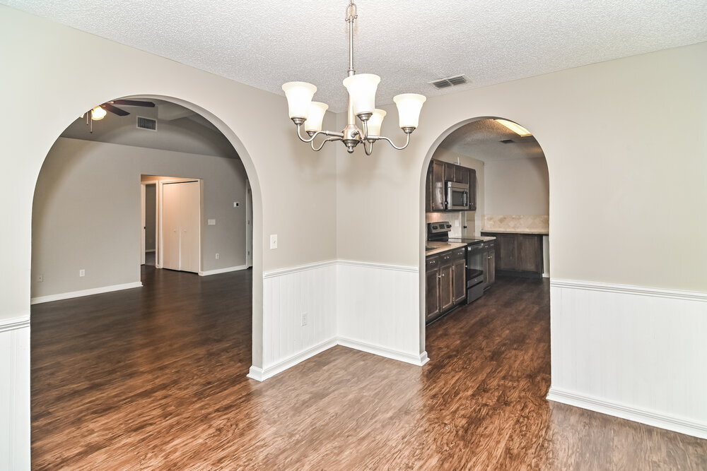 Building Photo - 946 Long Lake Dr