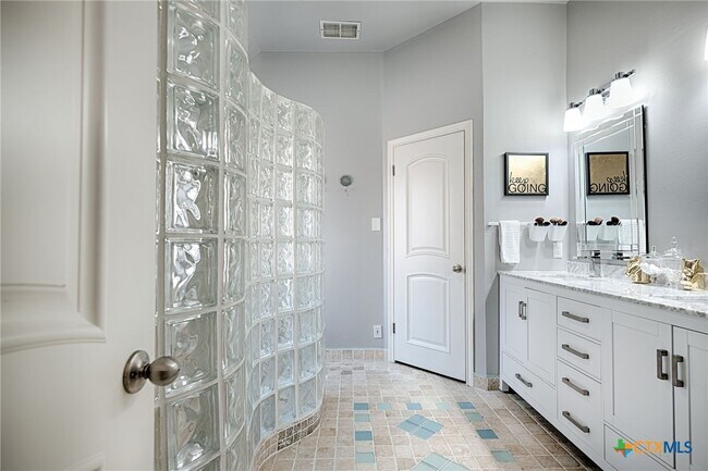 Building Photo - 30209 Oak Tree Dr