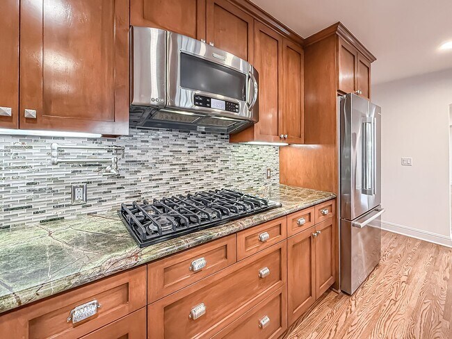 Building Photo - Upgraded Sherman Oaks 4+4 home - Ready for Move In!