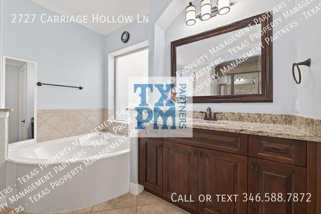 Building Photo - 2727 Carriage Hollow Ln