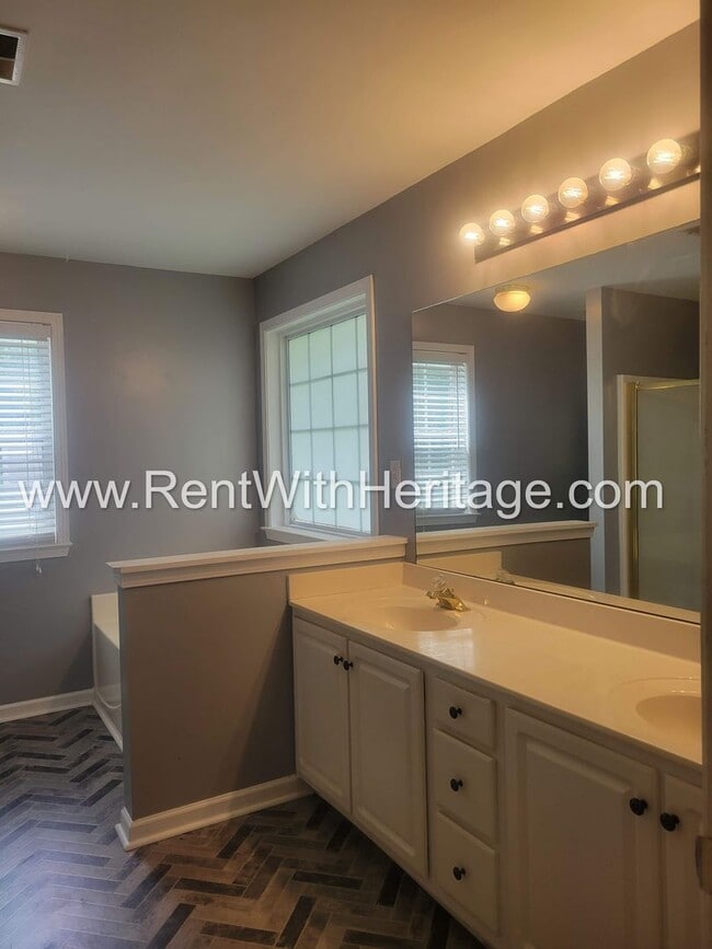 Building Photo - GORGEOUS HOME IN POPULAR HIGHLANDS AT CREEKSIDE GOLF / SWIM / TENNIS COMMUNITY