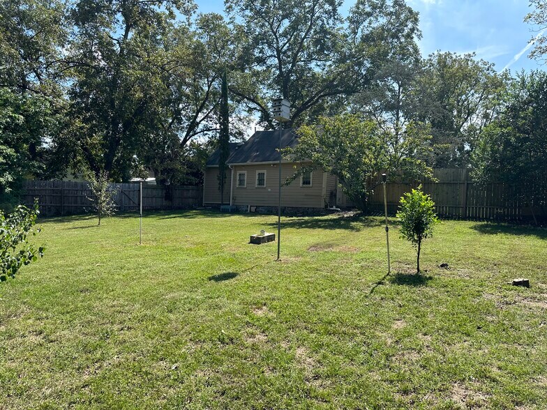 Building Photo - 2529 Napier Ave