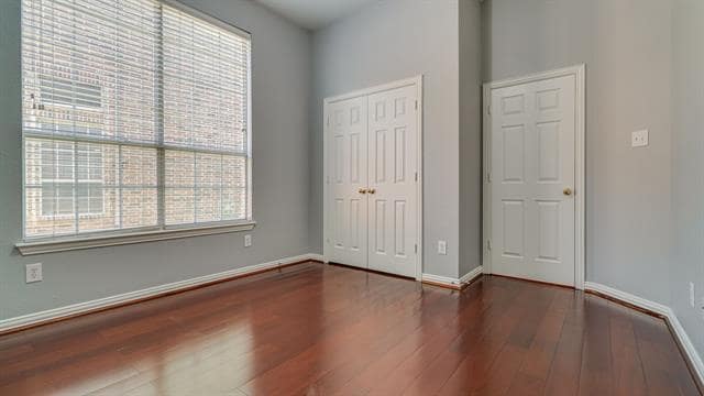 Building Photo - 4008 Kenwood Dr