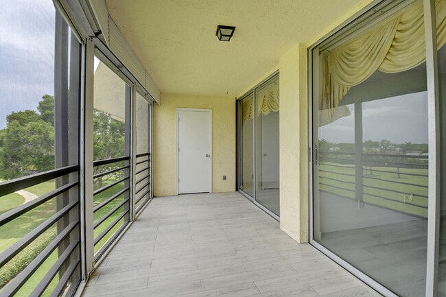 Building Photo - 23305 Barwood Ln N