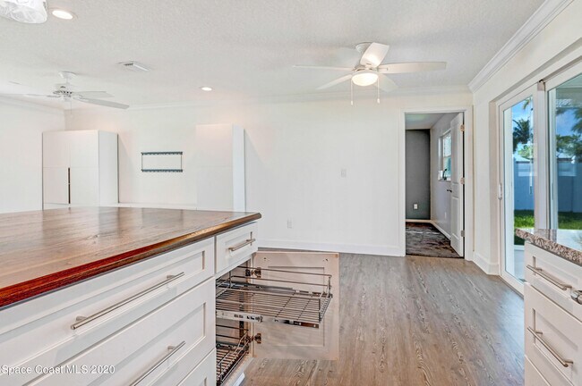 Building Photo - 409 Finch Dr