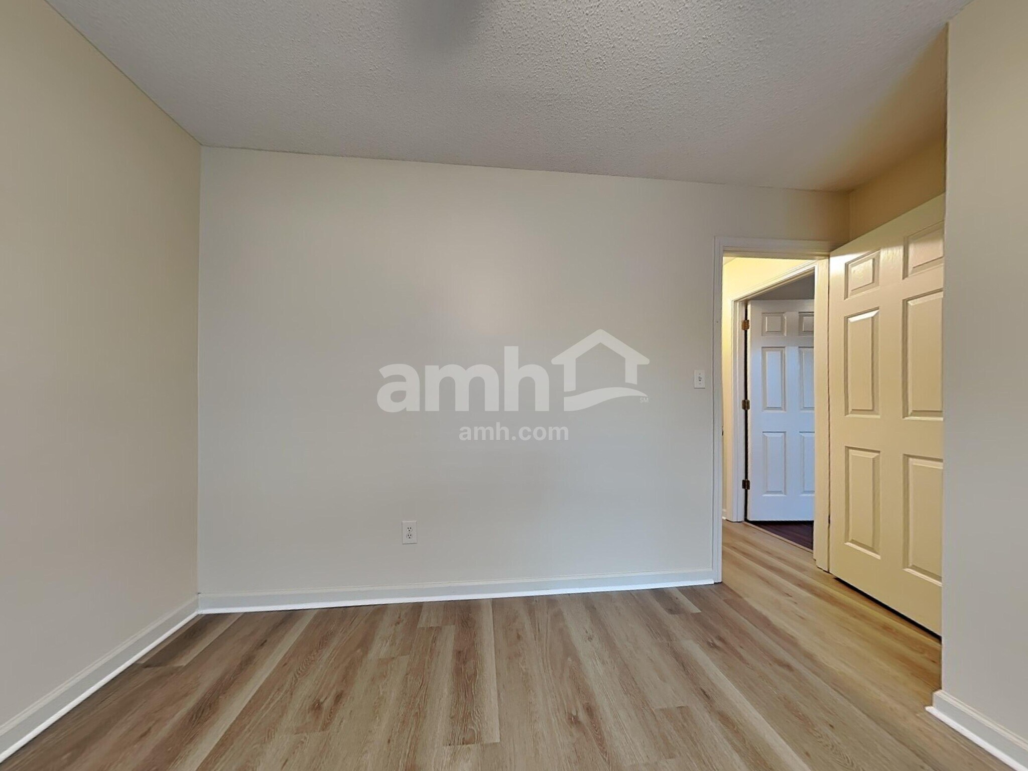 Building Photo - 10188 Kay Oak Cove