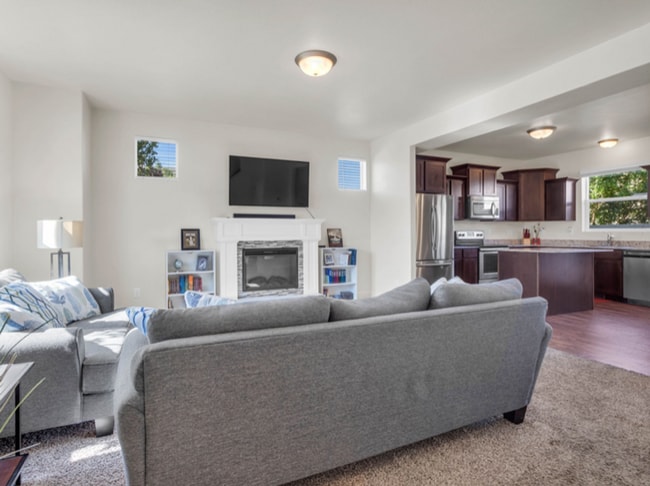 Building Photo - 4 Bed/2.5 Bathroom home in Woods Cross