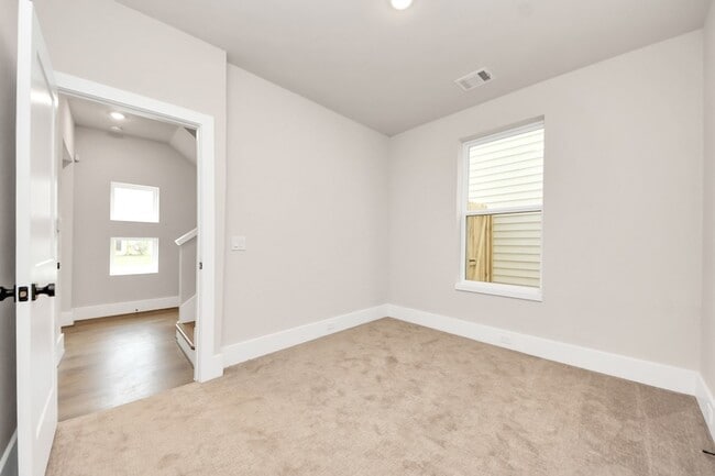 Building Photo - 783 Mansfield St