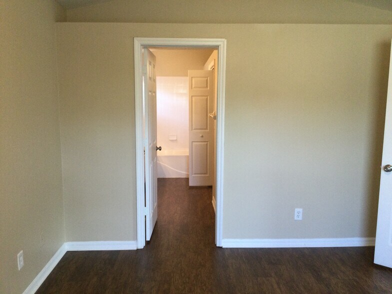 Building Photo - 828 Rocky Mountain Ct