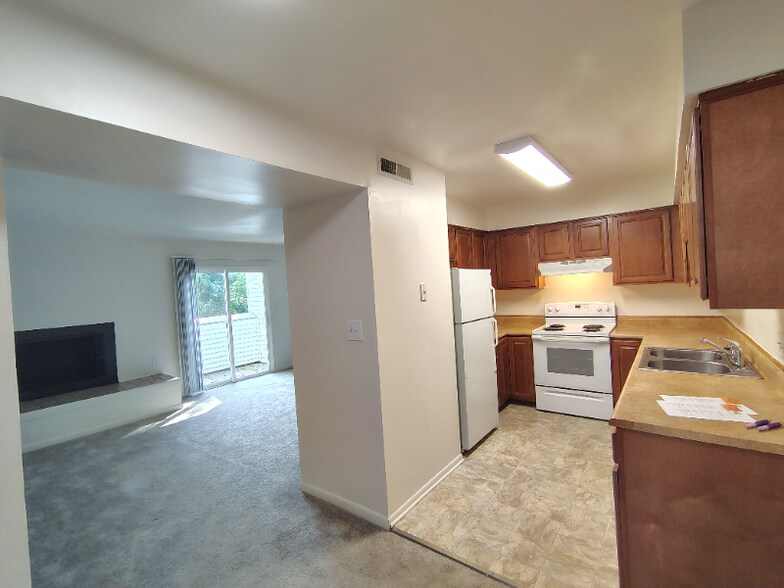 Primary Photo - 600 Reusens Rd