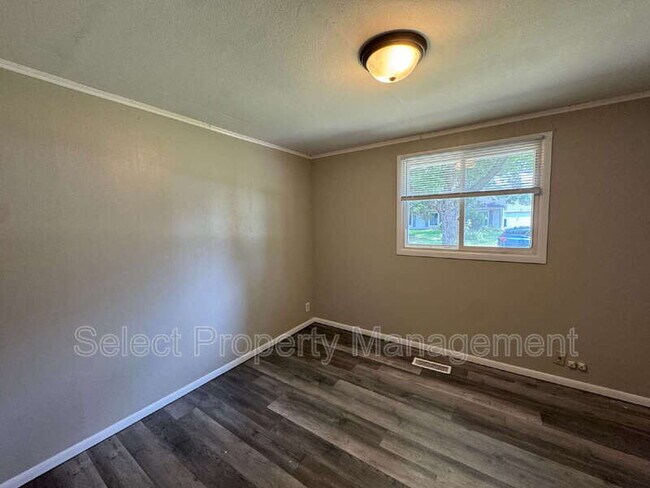 Building Photo - 1210 Asbury Dr