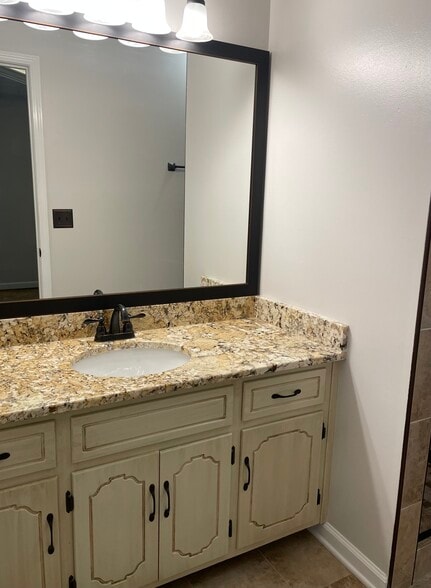 Building Photo - 2203 Ladd Dr