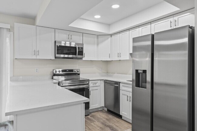 Building Photo - "Charming 2-Bedroom Townhouse Retreat with...