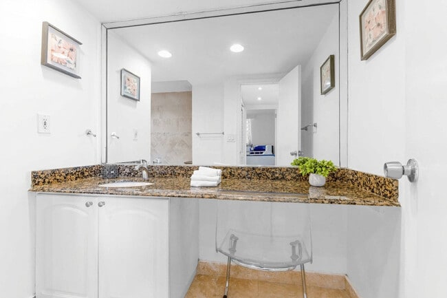 Building Photo - 4001 S Ocean Dr