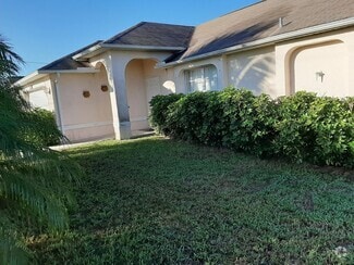 Building Photo - 300 NW 18th Ave