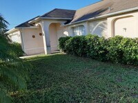 Building Photo - 300 NW 18th Ave