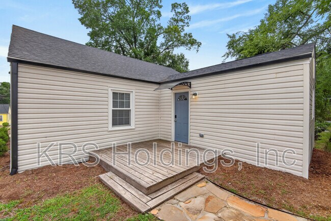 Building Photo - 1507 Robinhood Rd