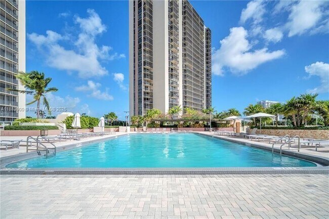 Building Photo - 20335 W Country Club Dr