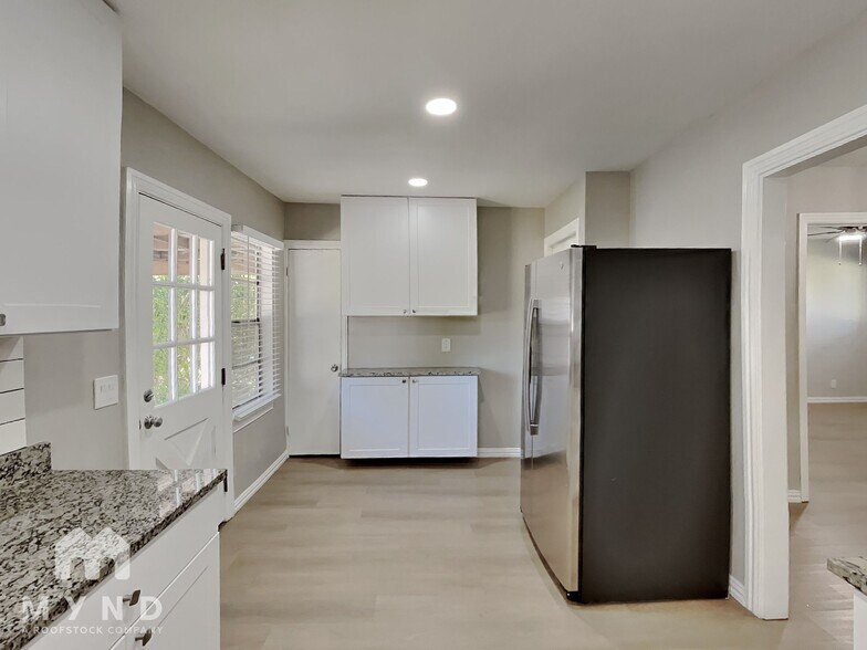 Building Photo - 2728 Rolinda Dr