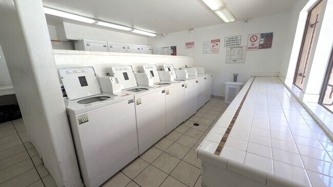 Building Photo - 1st Floor Remodeled Condo