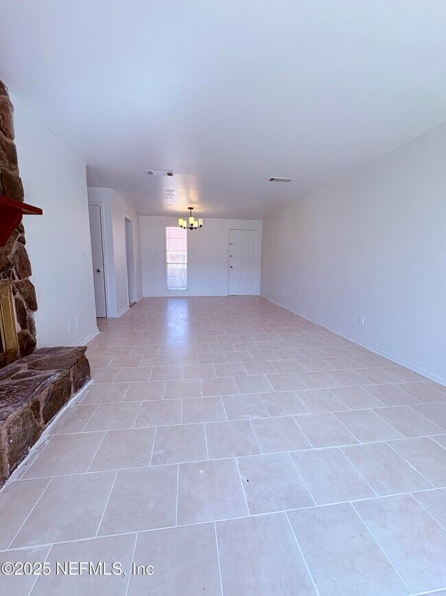 Building Photo - 1540 El Prado Rd