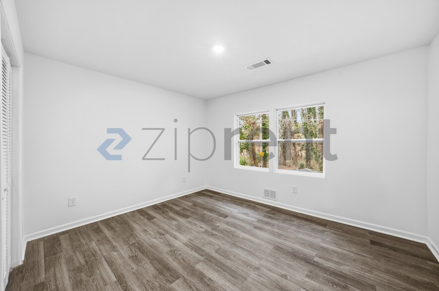 Building Photo - 175 Holly Rd NW