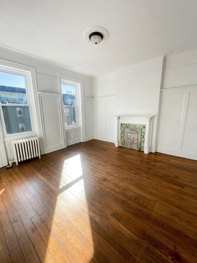 Building Photo - 27 48th St