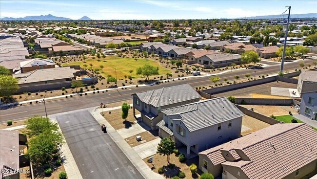Building Photo - 7119 W Golden Ln