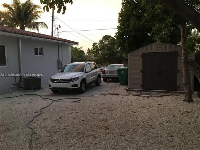 Building Photo - 1380 SW 11th St