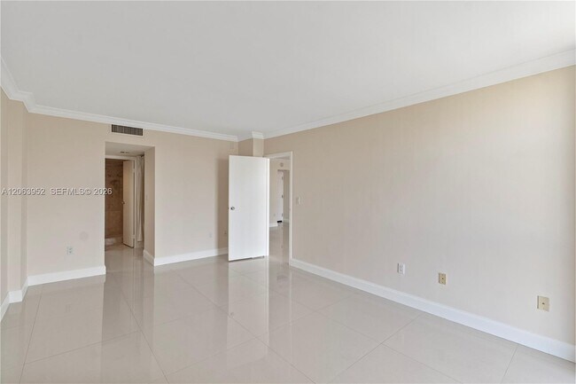 Building Photo - 3675 N Country Club Dr