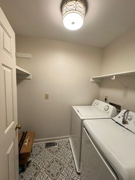 Building Photo - 4335 American Dr