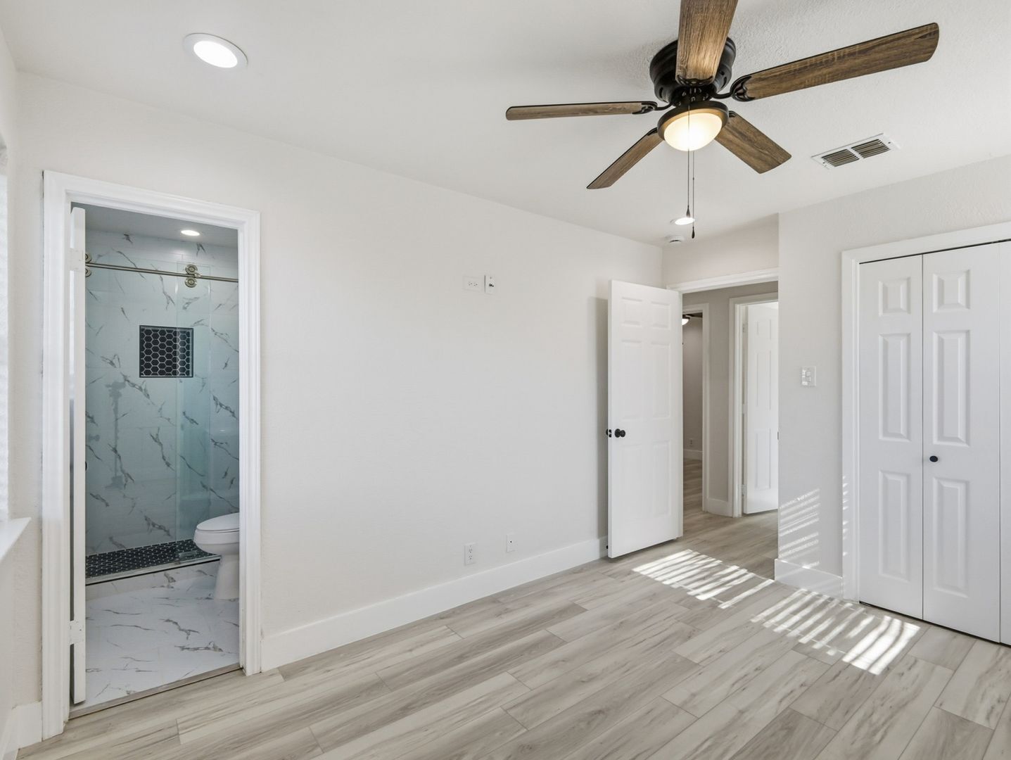 Building Photo - 1002 Mardi Gras Ln