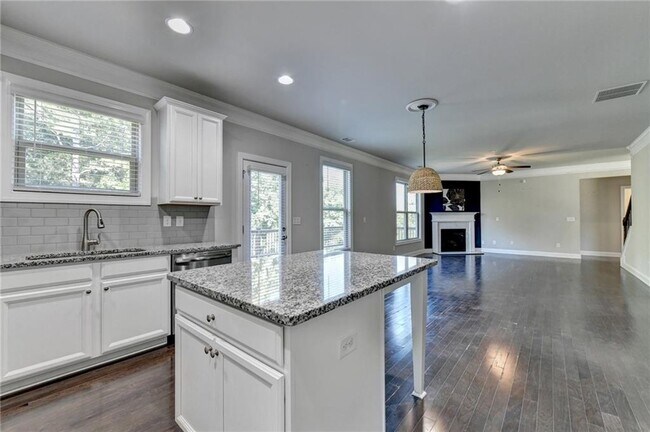 Building Photo - 3860 Grandview Manor Dr