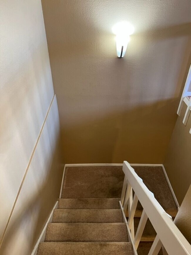 Building Photo - Two bedroom Condo on Westside!! 1 MONTH FREE