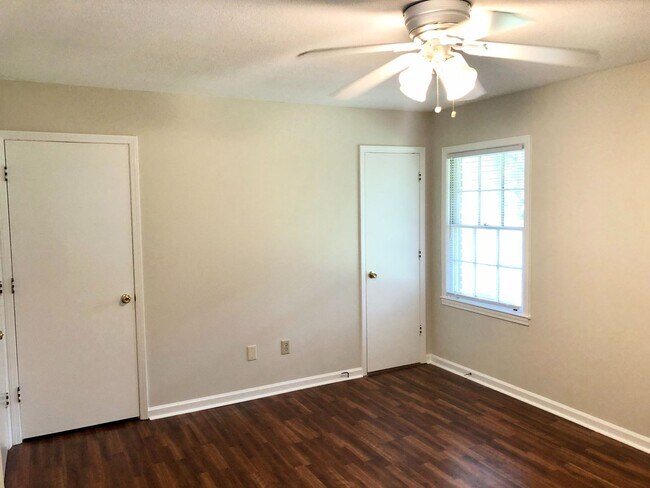 Building Photo - Three Bedroom Oconee County Available Summer