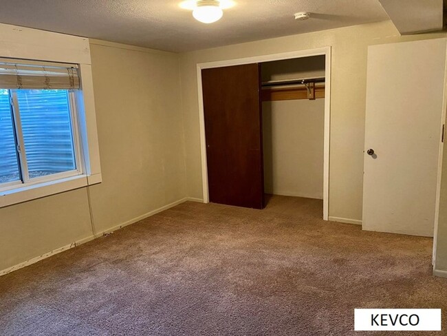 Building Photo - Spacious Home Near CSU!