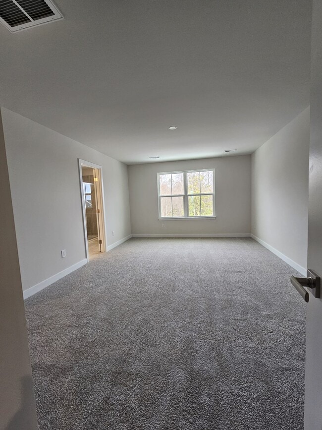 Building Photo - 209 Lograto Ln