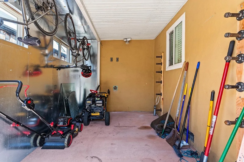 Building Photo - 20171 Leroy Dr