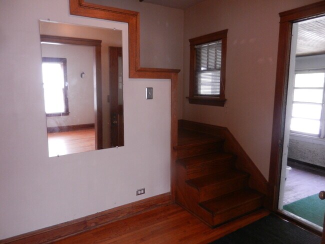 Entryway - 818 N 11th Ave