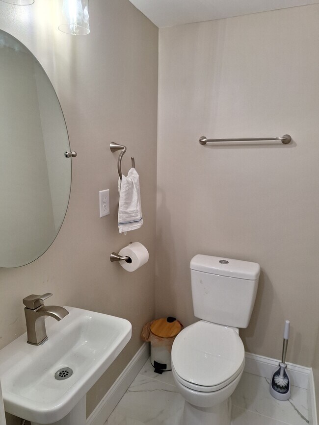 Building Photo - 5426 Boreal Way SW