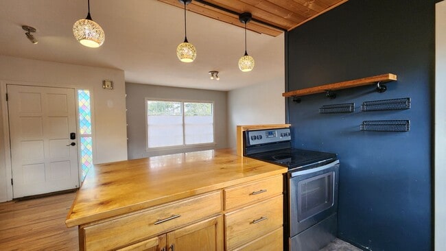 Building Photo - Adorable Duplex Near Washington Park